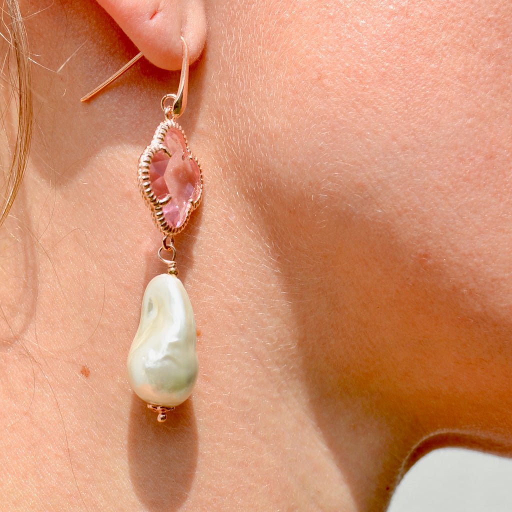 Orecchini pendenti argento rose’ con perla grande pendente