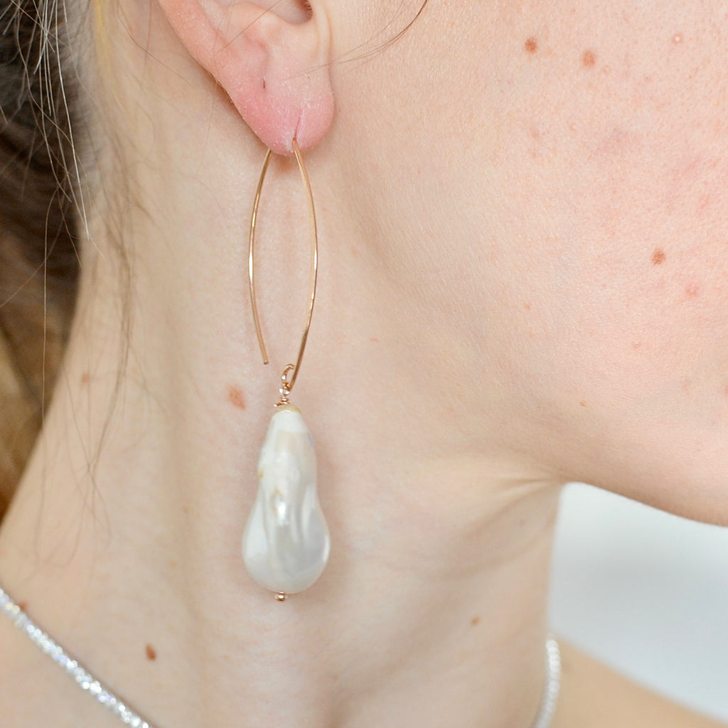 Orecchini pendenti argento rose’ con perla grande pendente